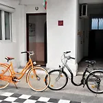 10 Coins & Tours Hostel