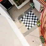 10 Coins & Tours Hostel *