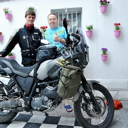 10 Coins Hostel&tours *