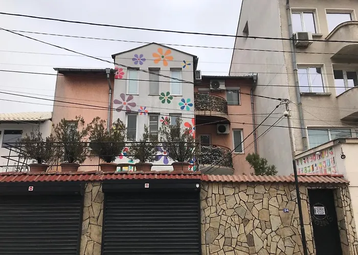 10 Coins & Tours Hostel *