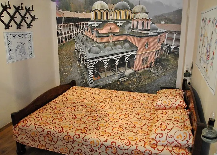 10 Coins & Tours Hostel