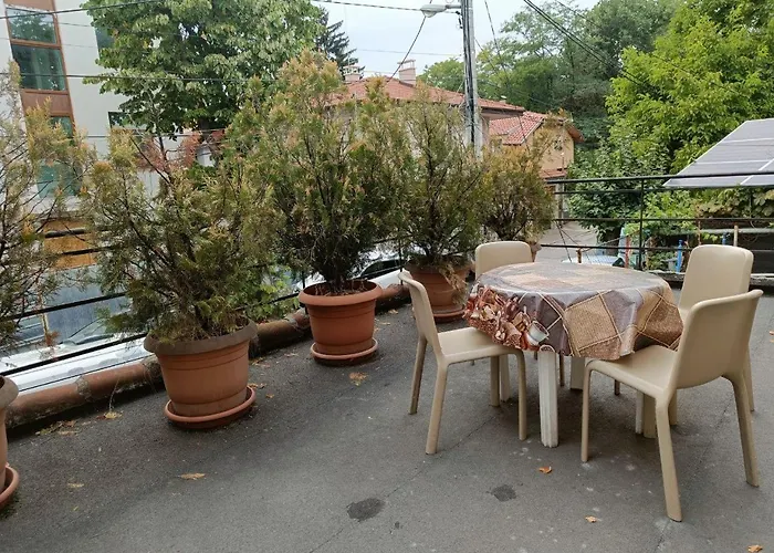 Hostel 10 Coins & Tours *