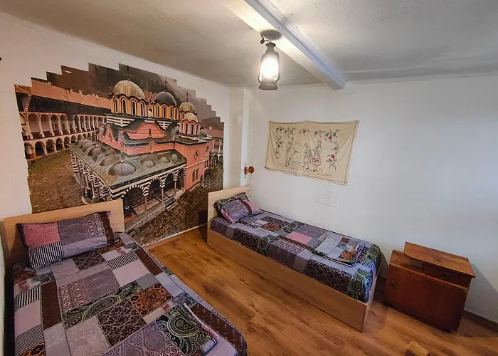 Hostel 10 Coins & Tours *