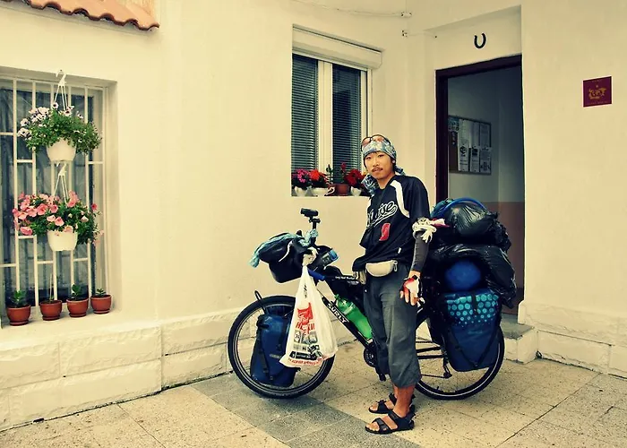 10 Coins & Tours Hostel