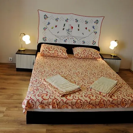 10 Coins & Tours Hostal