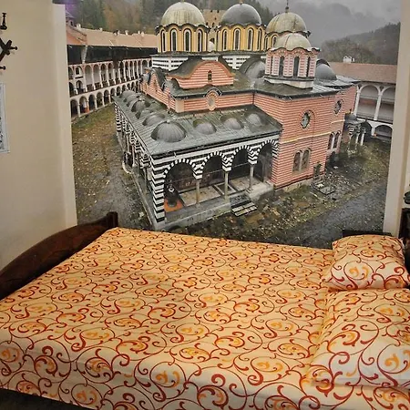 10 Coins & Tours Hostel