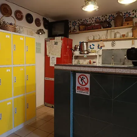 10 Coins & Tours Hostel *