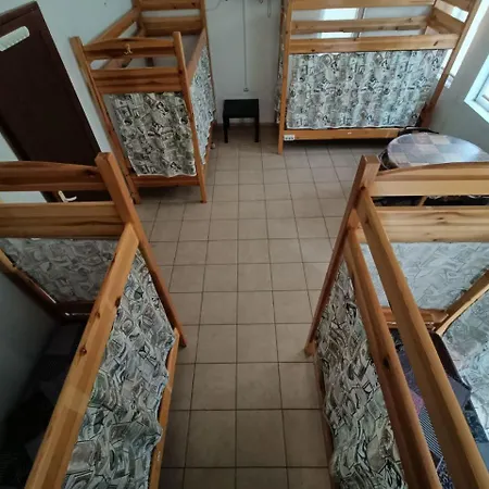 10 Coins & Tours Hostal