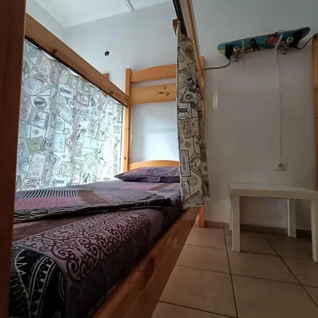 10 Coins & Tours Hostal *