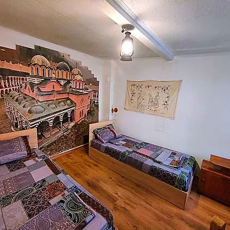 10 Coins & Tours Hostal *