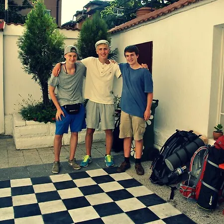 10 Coins & Tours Hostal