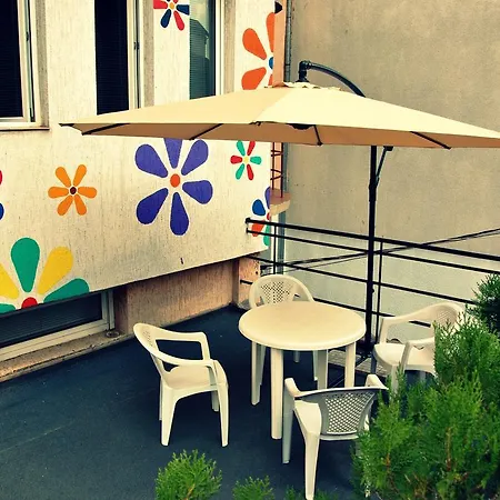 Hostel 10 Coins & Tours