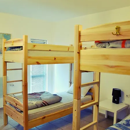 10 Coins & Tours Hostel *