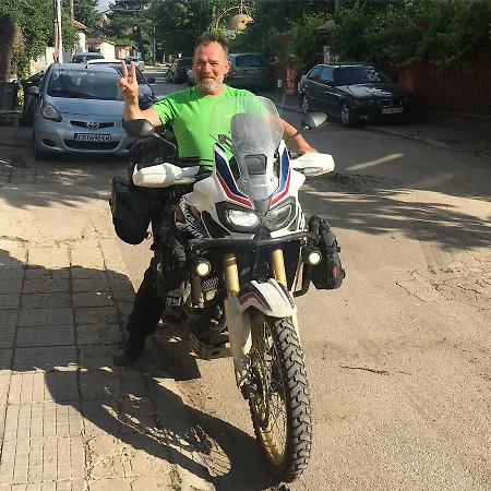 10 Coins & Tours Hostel *