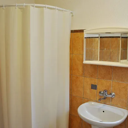 Hostal 10 Coins & Tours *