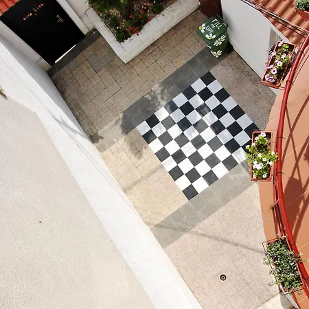 10 Coins & Tours Hostal *