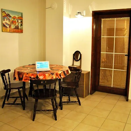 10 Coins & Tours Hostal *
