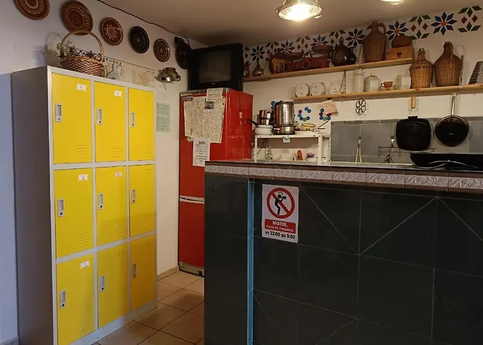 10 Coins & Tours Hostel *