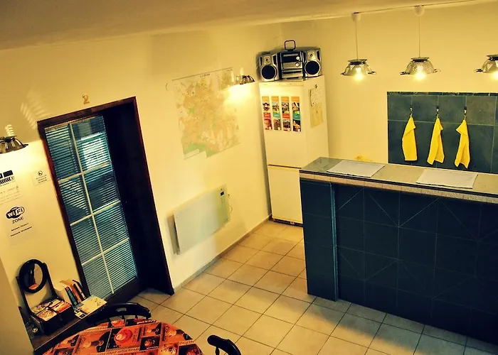 Hostel 10 Coins & Tours *