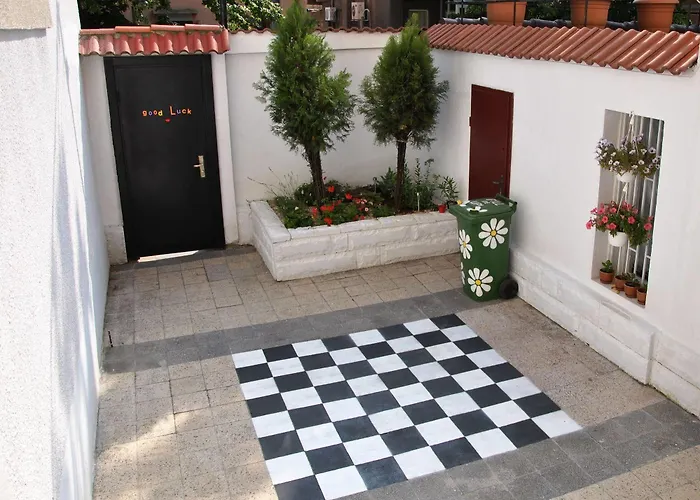 Hostel 10 Coins Hostel&tours *