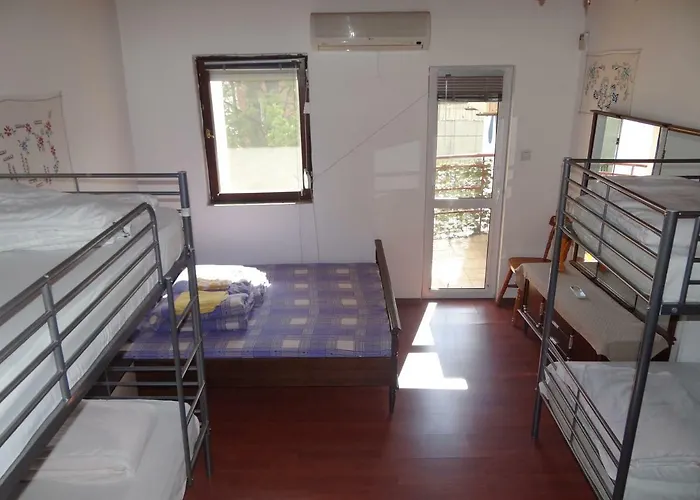 Hostel 10 Coins & Tours