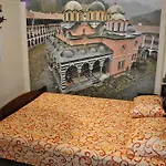 10 Coins & Tours Hostel