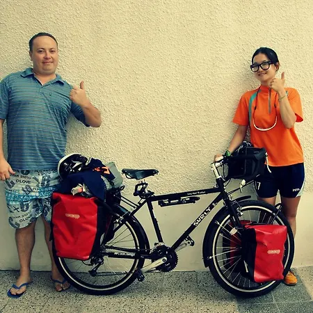 10 Coins & Tours Albergue *