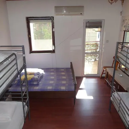 Albergue 10 Coins & Tours