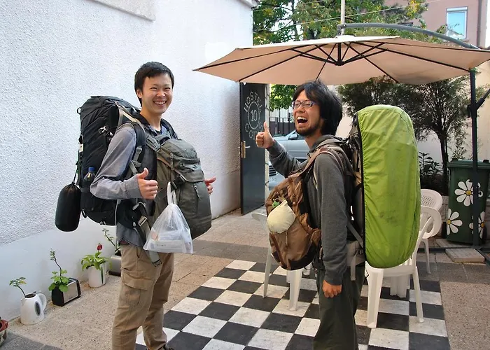 10 Coins Hostel&tours Hostel *