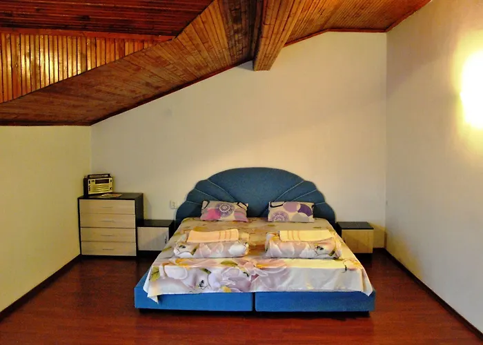 Albergue 10 Coins & Tours *