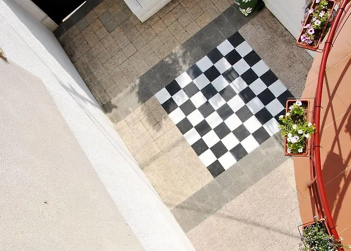 10 Coins & Tours Vandrerhjem *